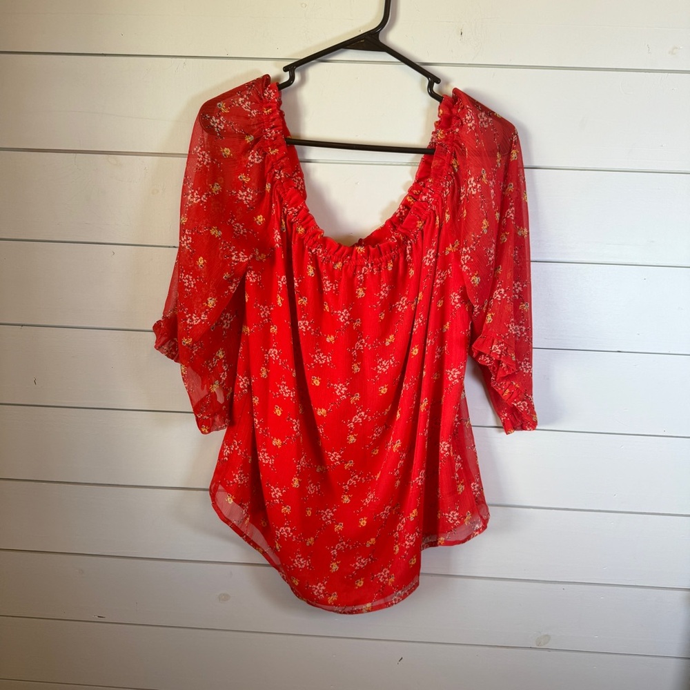 Vince Camuto red floral blouse women's‎ size medium